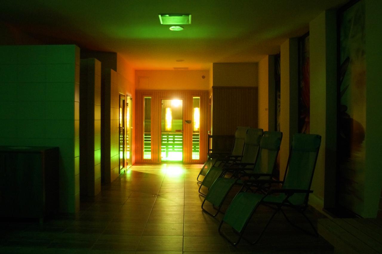 Hotel Fitromax Ajka Exterior foto